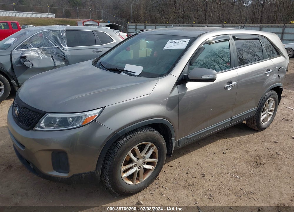 2015 KIA SORENTO LX VIN: 5XYKT3A60FG658084