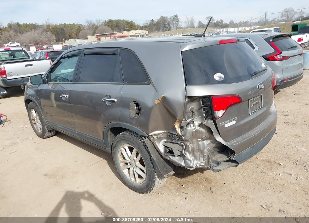 2015 KIA SORENTO LX VIN: 5XYKT3A60FG658084