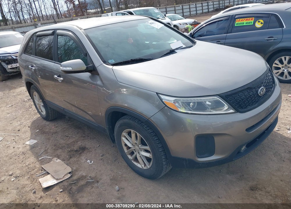 2015 KIA SORENTO LX VIN: 5XYKT3A60FG658084