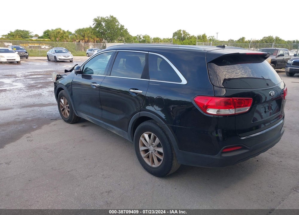 2016 KIA SORENTO 3.3L LX VIN: 5XYPG4A57GG104484