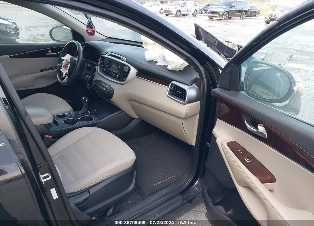 2016 KIA SORENTO 3.3L LX VIN: 5XYPG4A57GG104484
