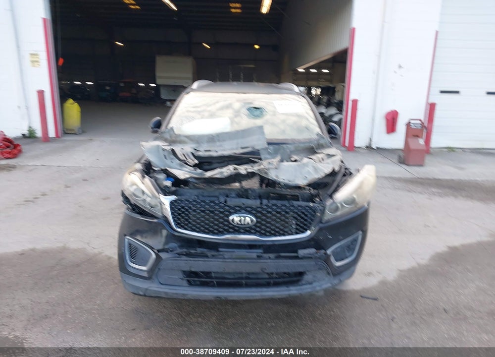 2016 KIA SORENTO 3.3L LX VIN: 5XYPG4A57GG104484