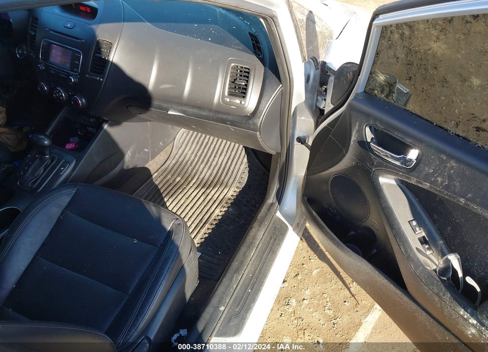 2015 KIA FORTE EX VIN: KNAFZ4A81F5328080