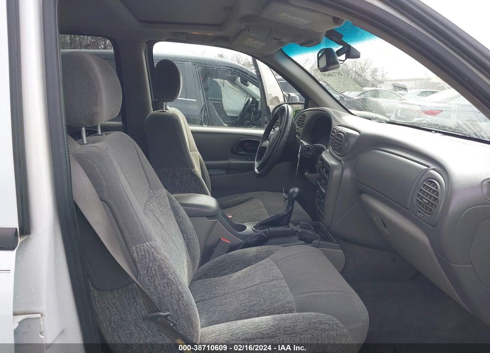 2002 CHEVROLET TRAILBLAZER LS VIN: 1GNDT13S822420955