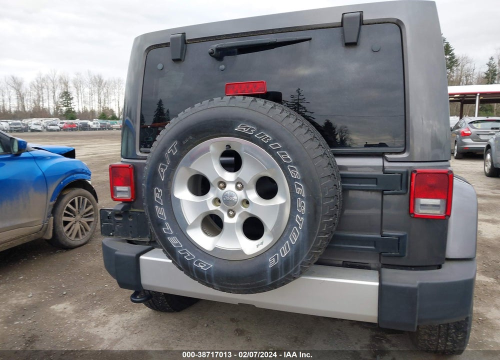 2014 JEEP WRANGLER UNLIMITED SAHARA VIN: 1C4BJWEG9EL274978