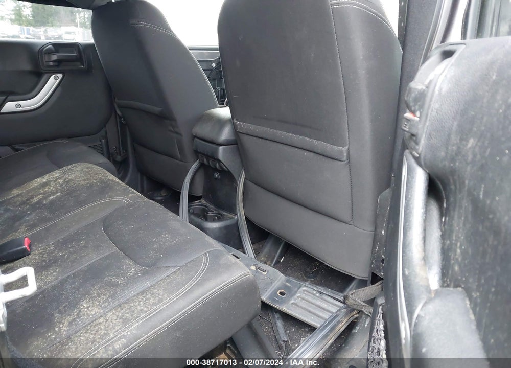 2014 JEEP WRANGLER UNLIMITED SAHARA VIN: 1C4BJWEG9EL274978
