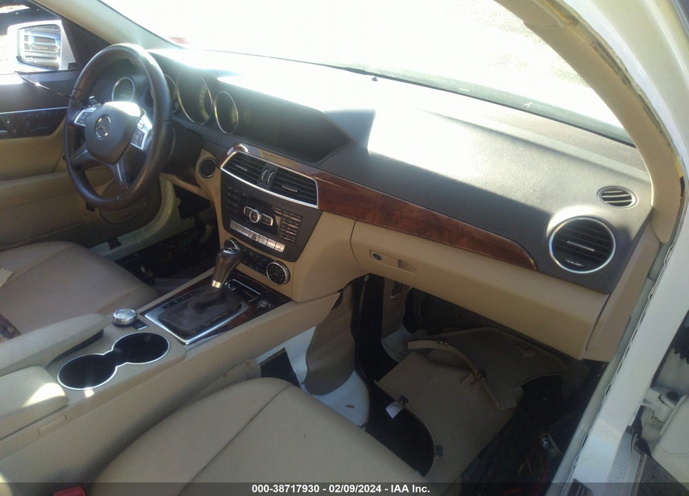 2013 MERCEDES-BENZ C 300 LUXURY 4MATIC/SPORT 4MATIC VIN: WDDGF8AB7DR289557