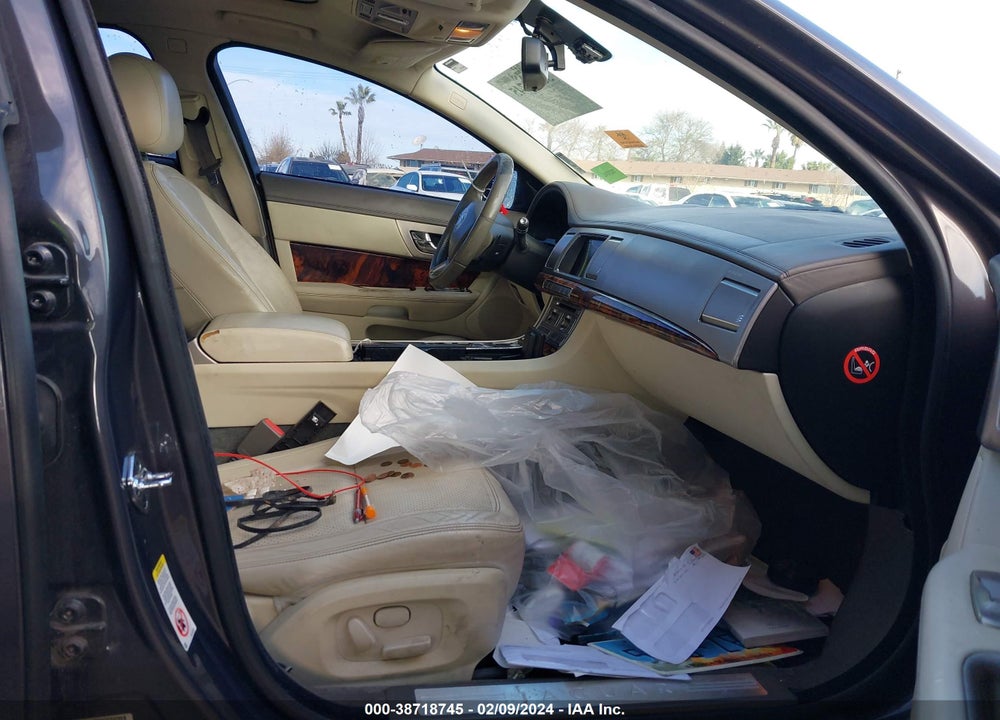2009 JAGUAR XF VIN: SAJWA06B89HR43513