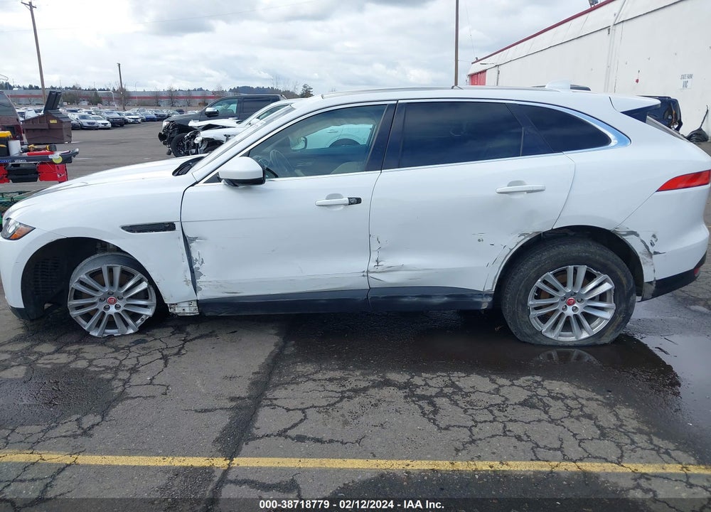 2017 JAGUAR F-PACE 35T PRESTIGE VIN: SADCK2BVXHA061667