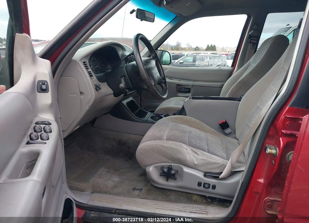 2000 FORD EXPLORER XLT VIN: 1FMZU73EIYZC58977