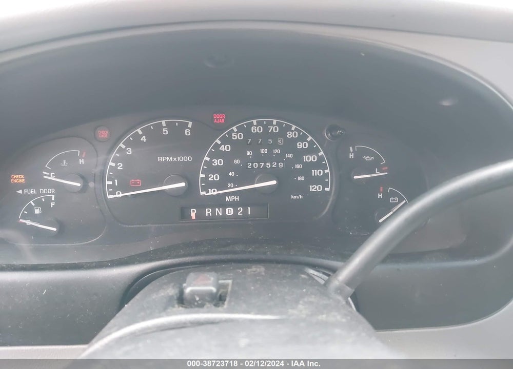 2000 FORD EXPLORER XLT VIN: 1FMZU73EIYZC58977