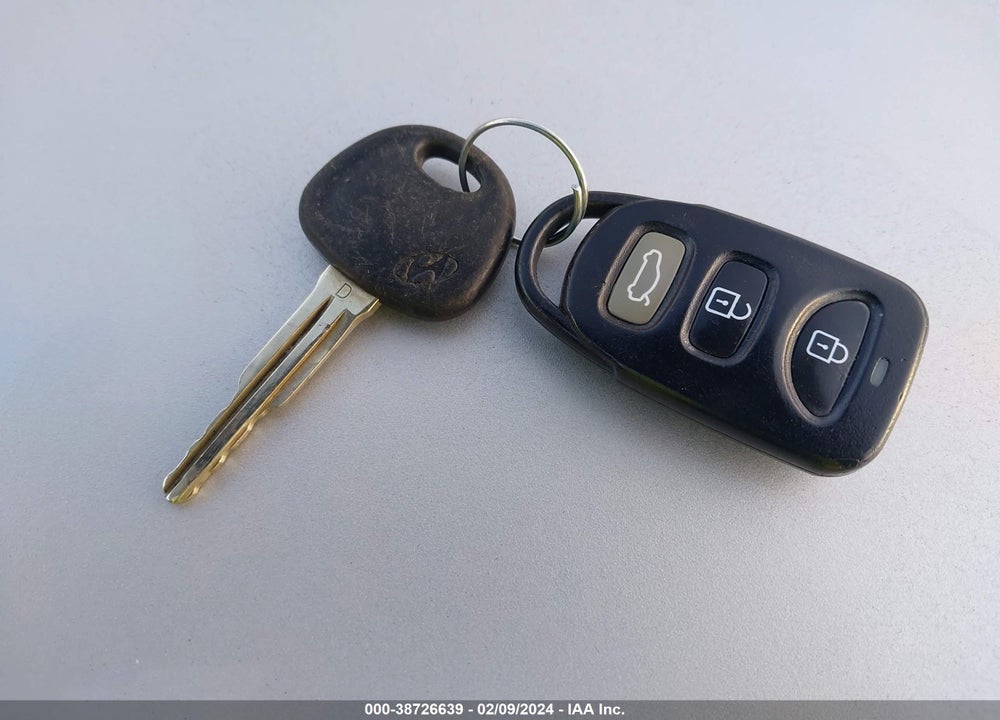 2008 HYUNDAI ELANTRA GLS/SE VIN: KMHDU46D28U574624