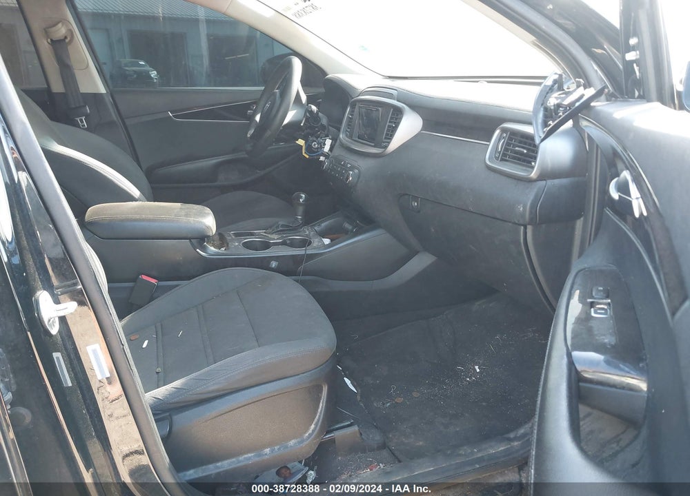 2016 KIA SORENTO 2.4L L VIN: 5XYPG4A36GG017674