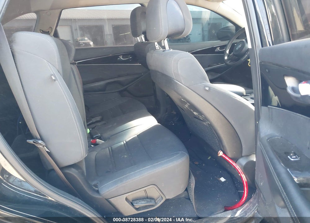 2016 KIA SORENTO 2.4L L VIN: 5XYPG4A36GG017674