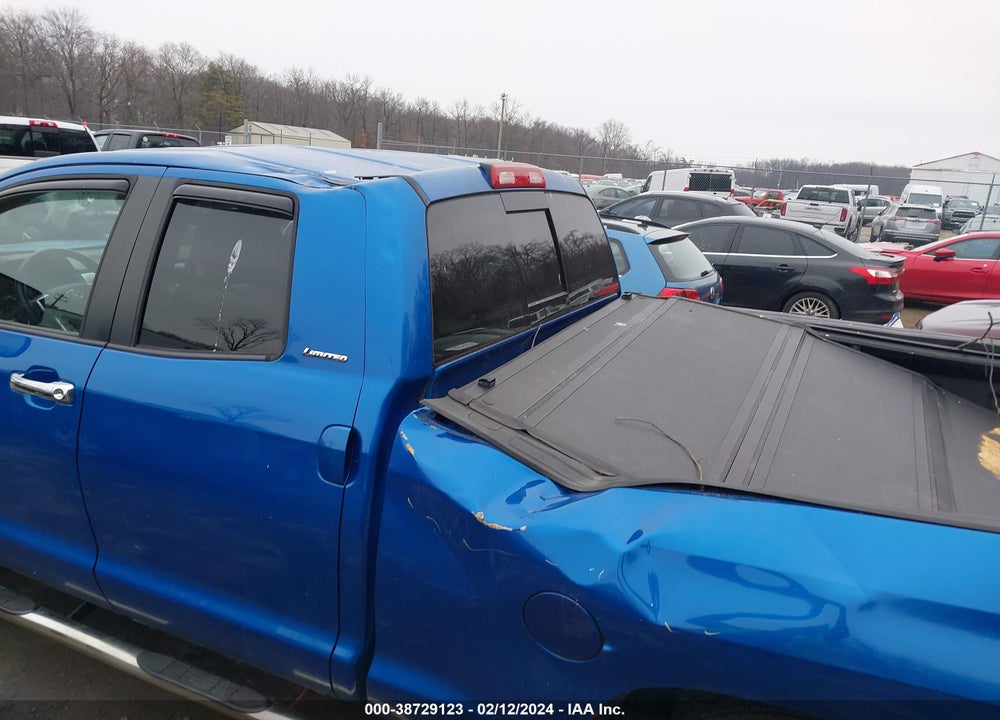 2017 TOYOTA TUNDRA LIMITED 5.7L V8 VIN: 5TFBY5F10HX650285