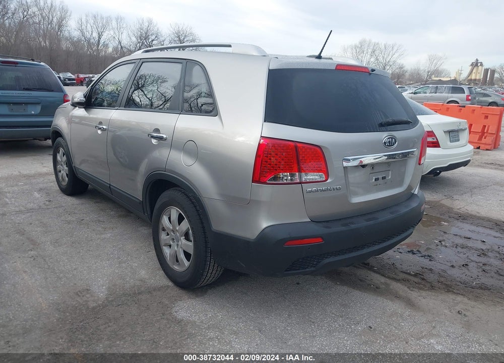 2013 KIA SORENTO LX VIN: 5XYKT3A66DG396908