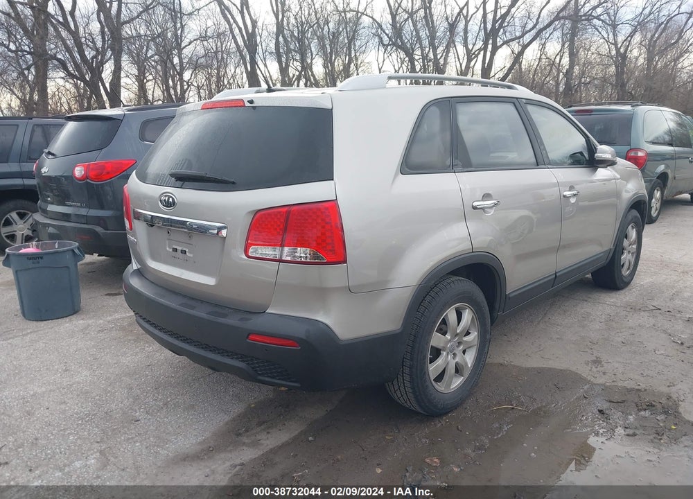 2013 KIA SORENTO LX VIN: 5XYKT3A66DG396908