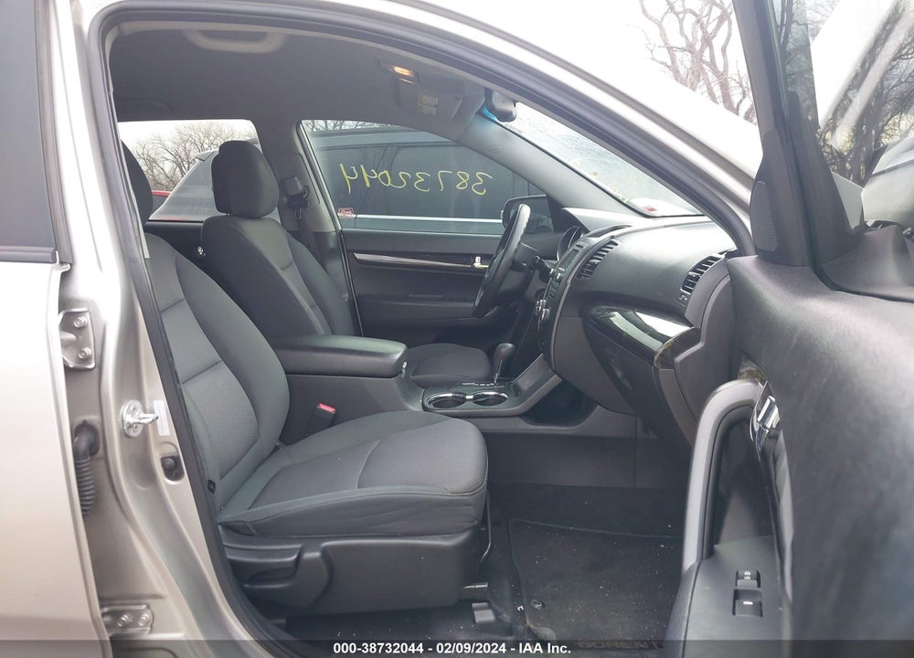 2013 KIA SORENTO LX VIN: 5XYKT3A66DG396908