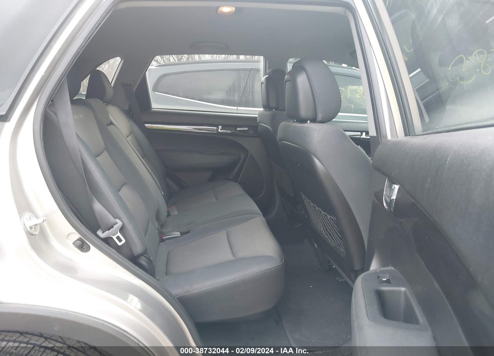 2013 KIA SORENTO LX VIN: 5XYKT3A66DG396908