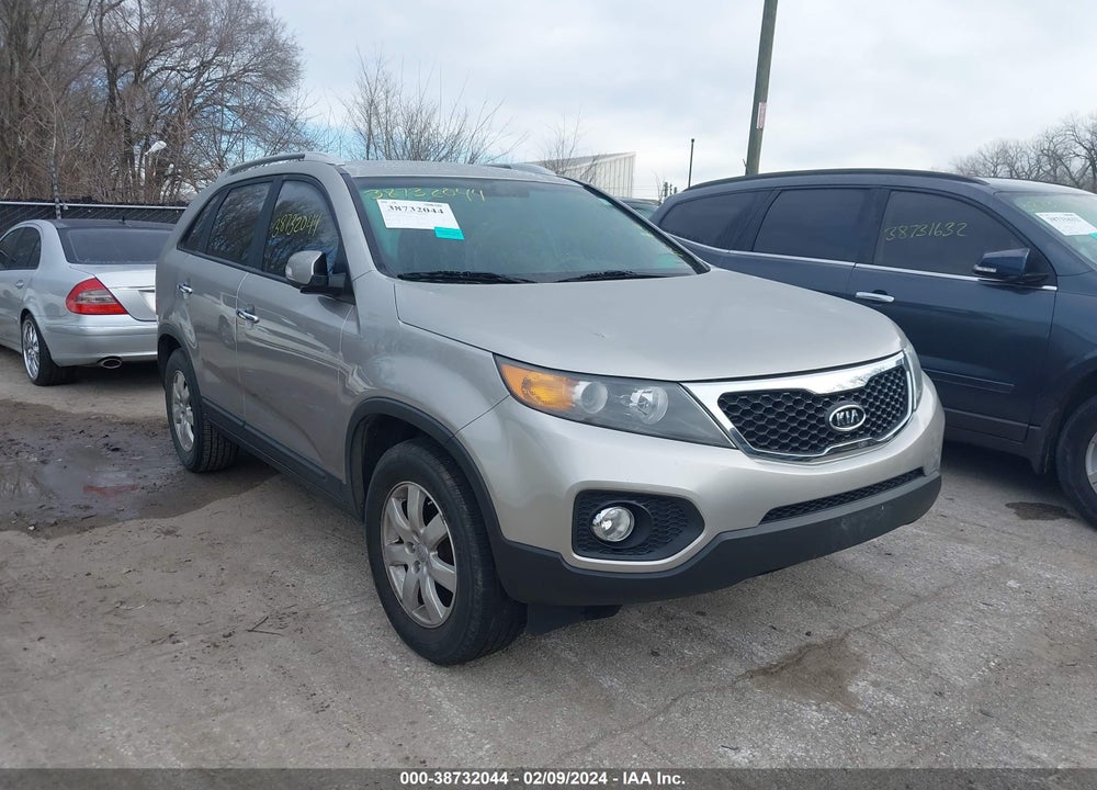 2013 KIA SORENTO LX VIN: 5XYKT3A66DG396908
