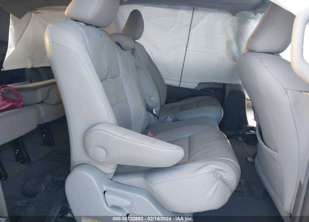 2017 TOYOTA SIENNA XLE 8 PASSENGER VIN: 5TDYZ3DC6HS841795