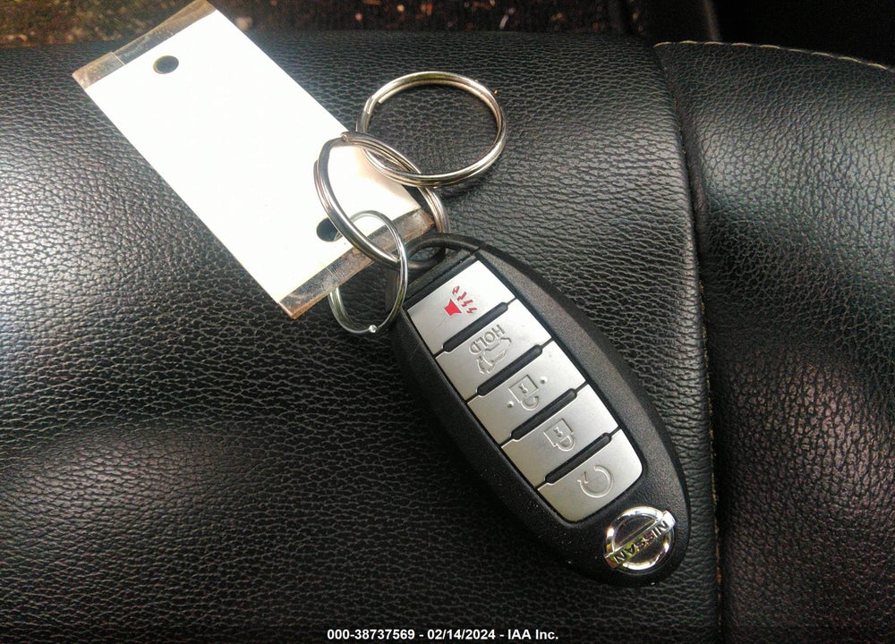 2013 NISSAN PATHFINDER SL VIN: 5N1AR2MM0DC633892