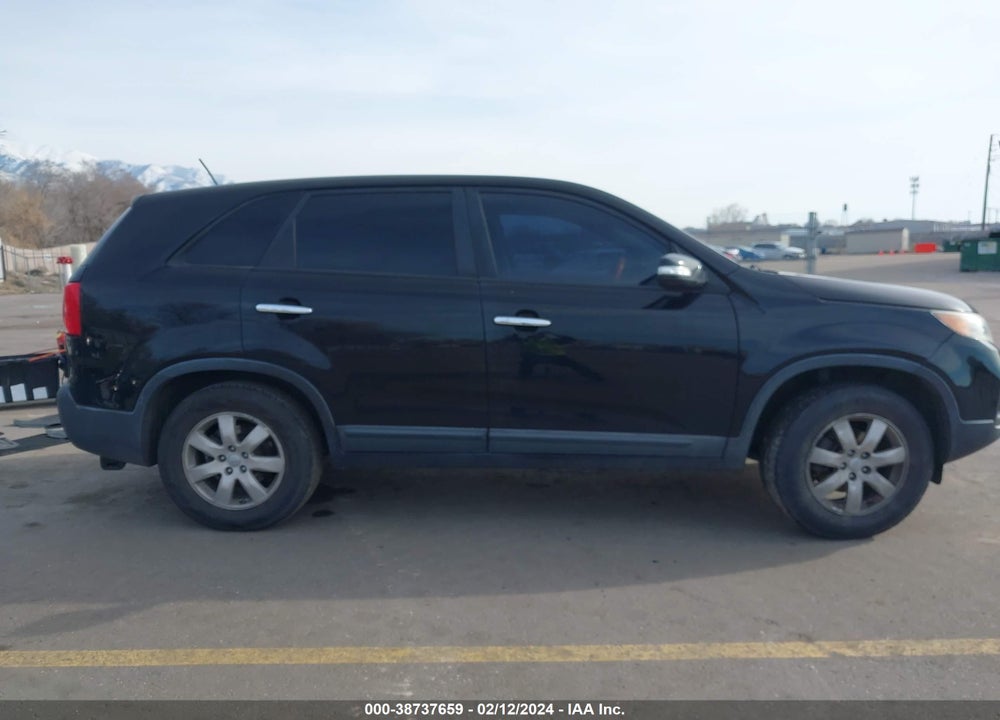 2013 KIA SORENTO LX VIN: 5XYKT3A17DG396260