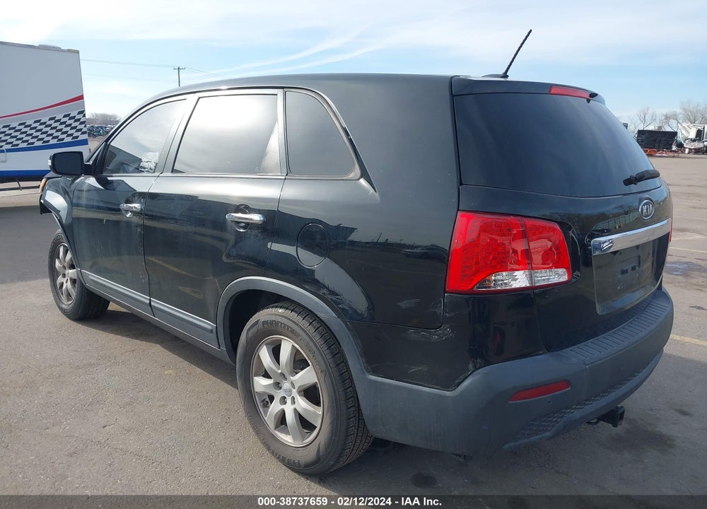 2013 KIA SORENTO LX VIN: 5XYKT3A17DG396260