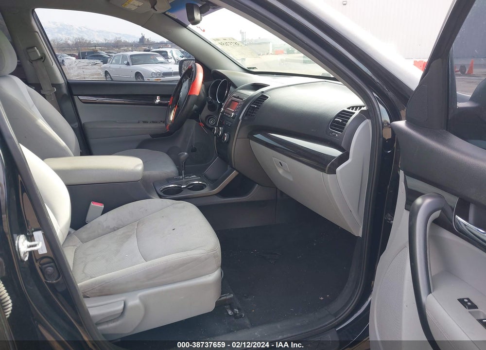 2013 KIA SORENTO LX VIN: 5XYKT3A17DG396260