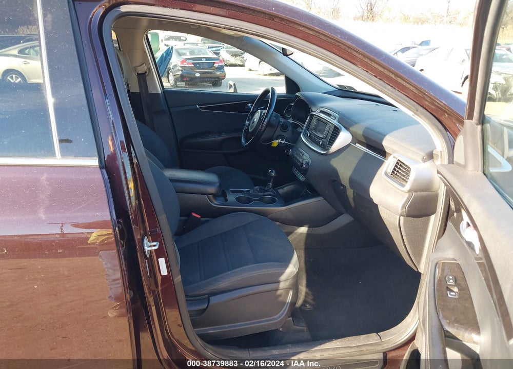2016 KIA SORENTO 2.4L LX VIN: 5XYPG4A31GG042532
