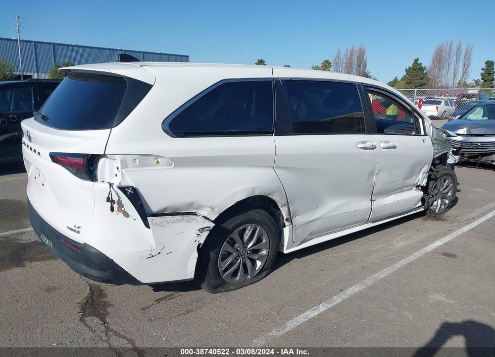 2022 TOYOTA SIENNA LE VIN: 5TDKRKEC2NS076210