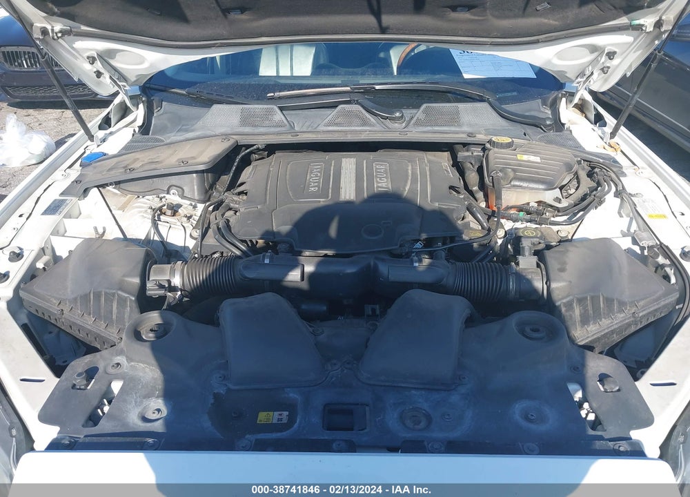 2013 JAGUAR XJ VIN: SAJWJ1CDXD8V44039