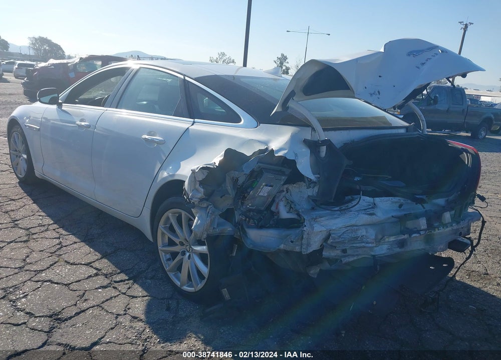 2013 JAGUAR XJ VIN: SAJWJ1CDXD8V44039