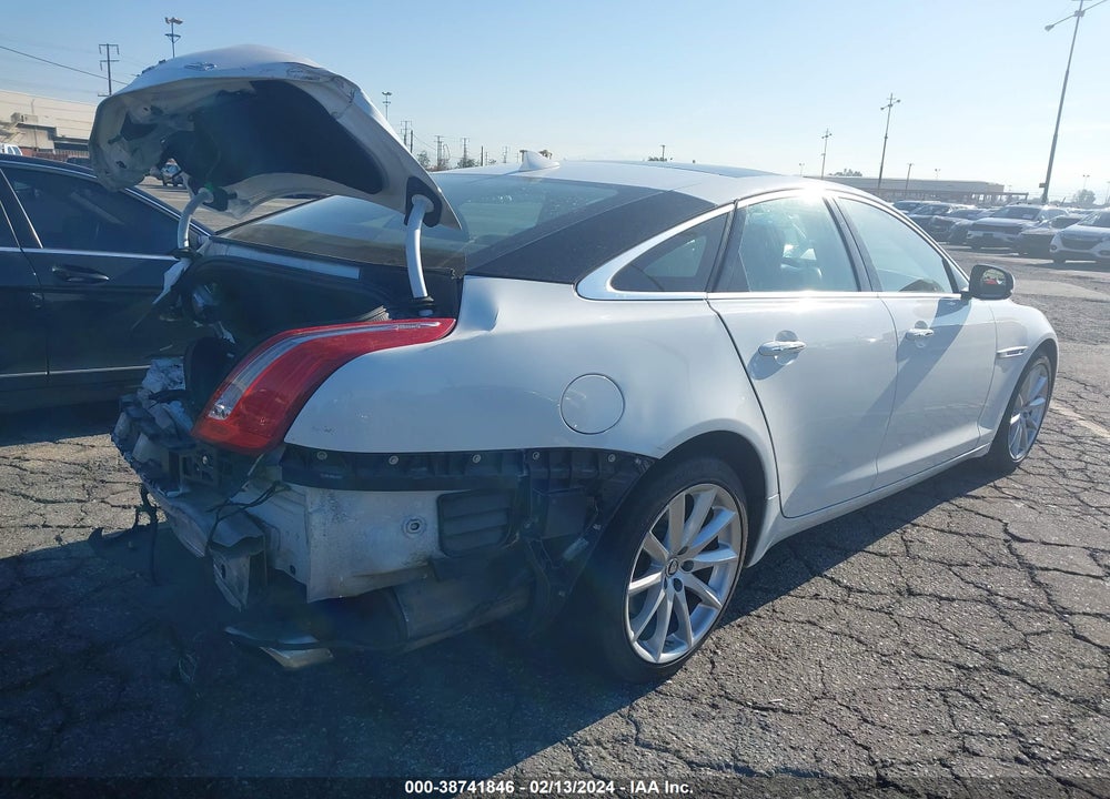 2013 JAGUAR XJ VIN: SAJWJ1CDXD8V44039