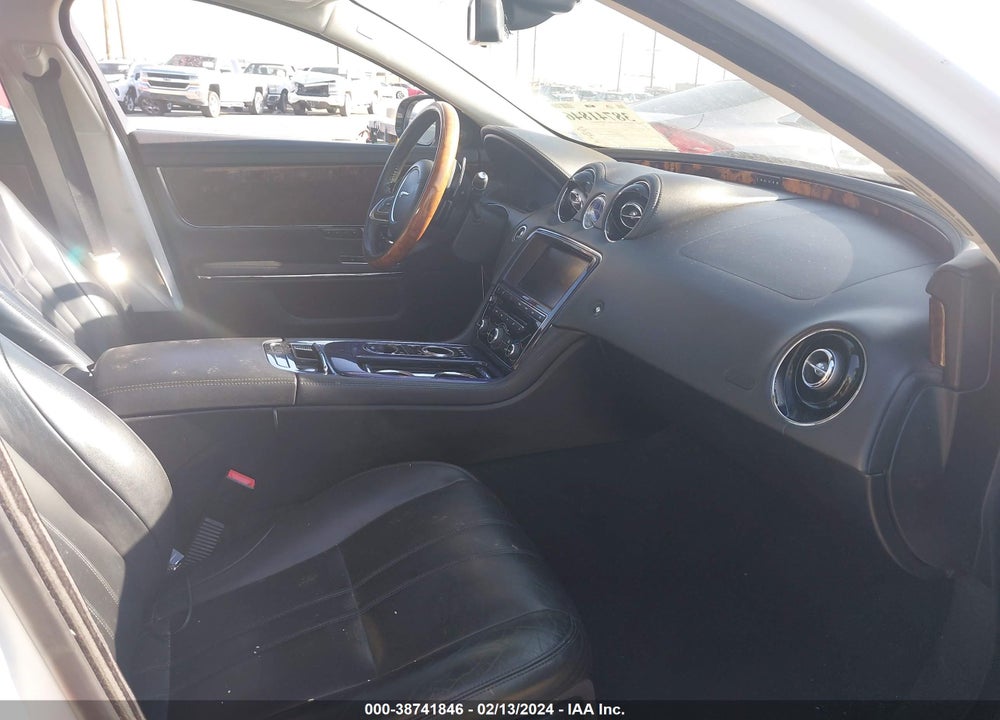 2013 JAGUAR XJ VIN: SAJWJ1CDXD8V44039