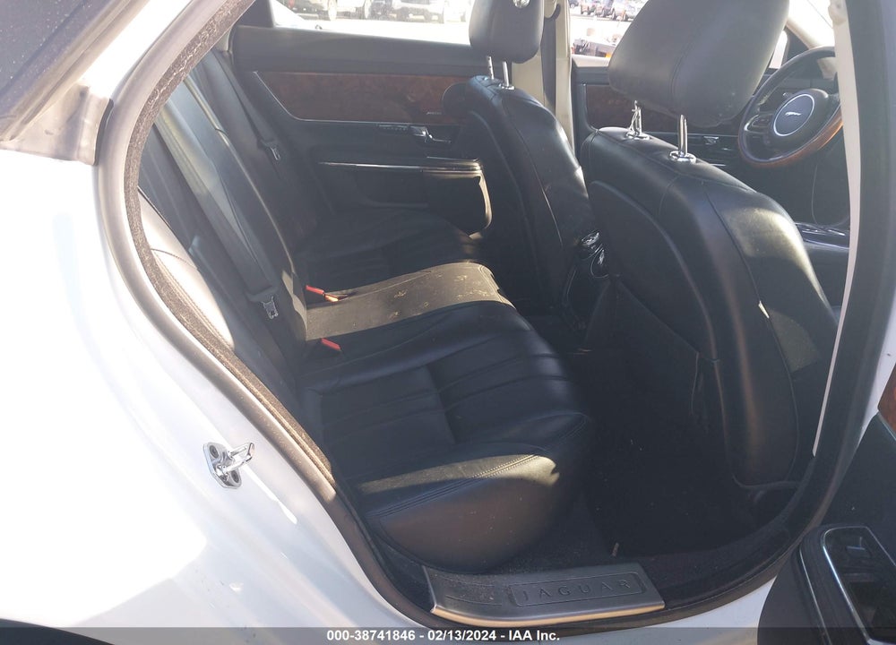 2013 JAGUAR XJ VIN: SAJWJ1CDXD8V44039