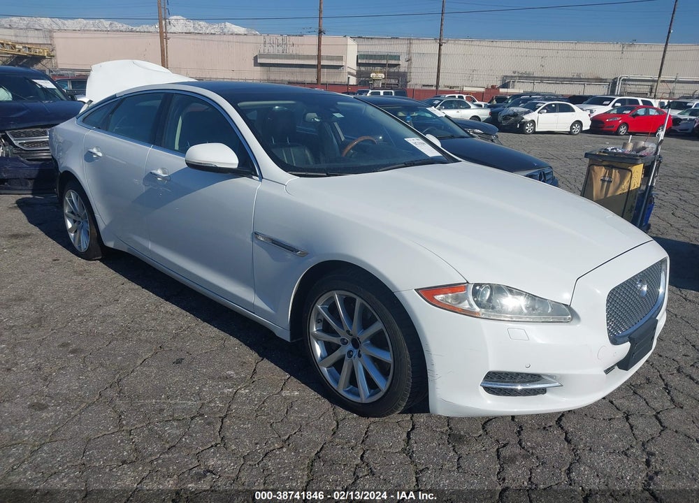 2013 JAGUAR XJ VIN: SAJWJ1CDXD8V44039