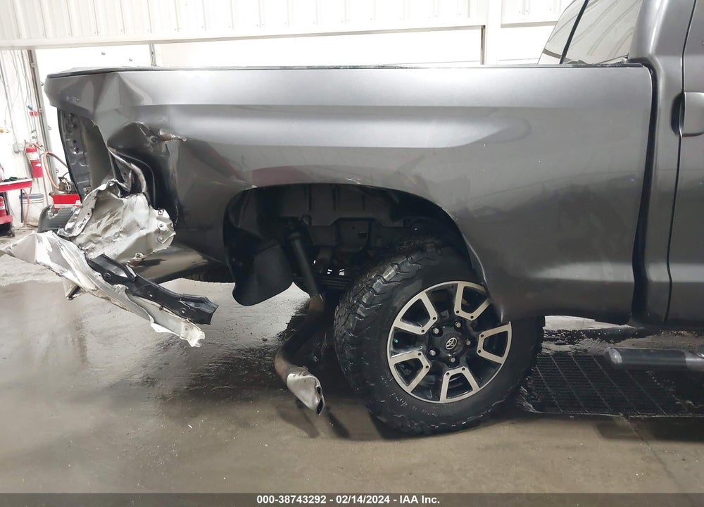 2014 TOYOTA TUNDRA SR5 5.7L V8 VIN: 5TFUY5F17EX382761