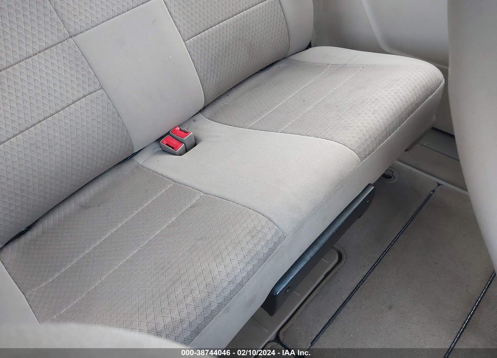 2008 CHRYSLER TOWN & COUNTRY LX VIN: 2A8HR44H48R652873