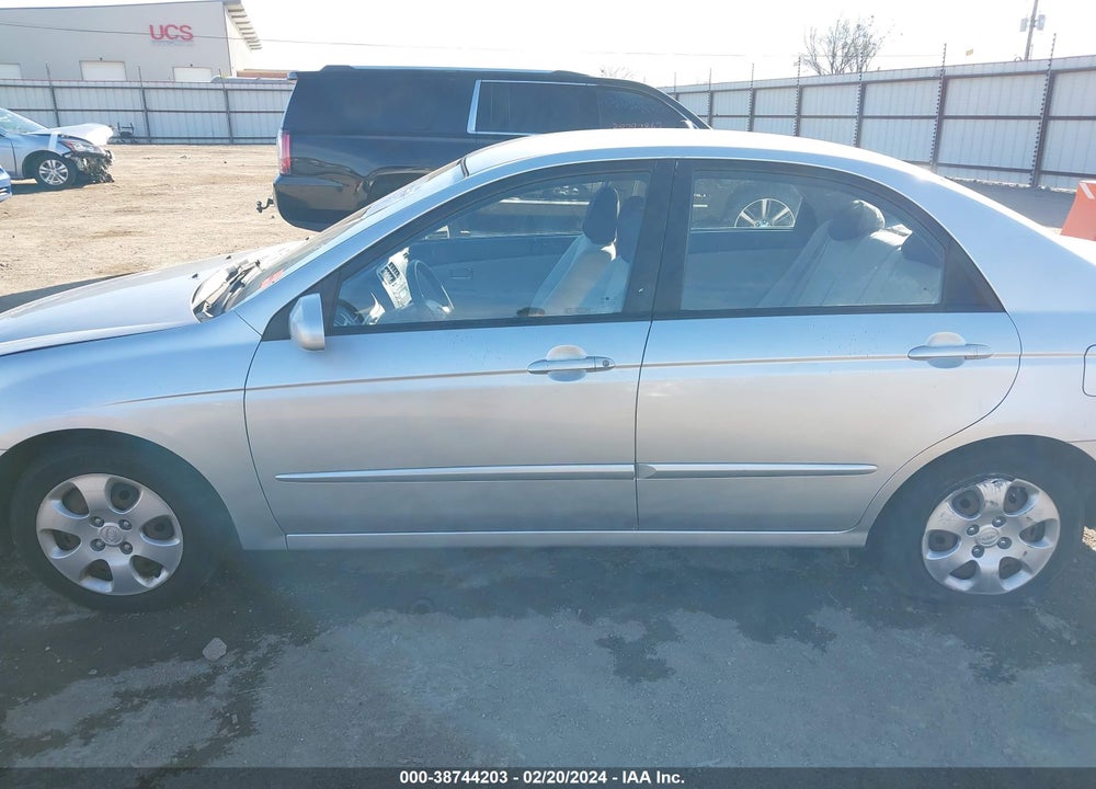 2009 KIA SPECTRA EX VIN: KNAFE221895627281