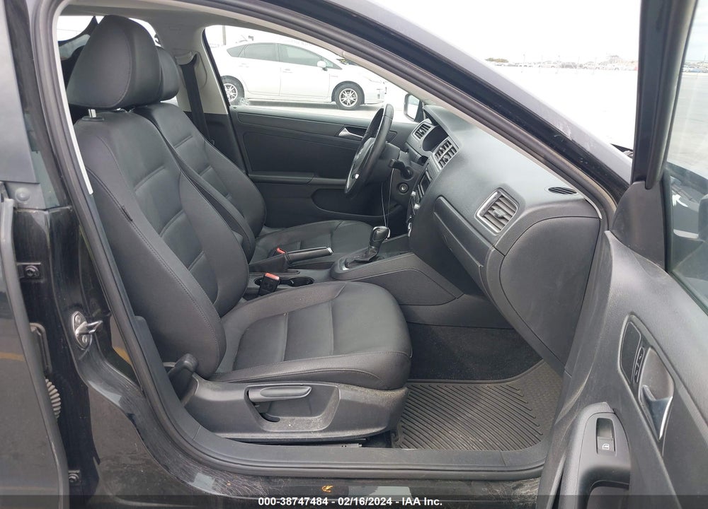 2012 VOLKSWAGEN JETTA 2.5L SE VIN: 3VWDP7AJ1CM320570