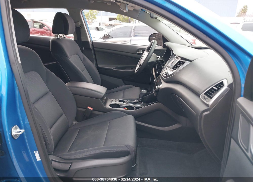 2016 HYUNDAI TUCSON SE VIN: KM8J33A42GU199100