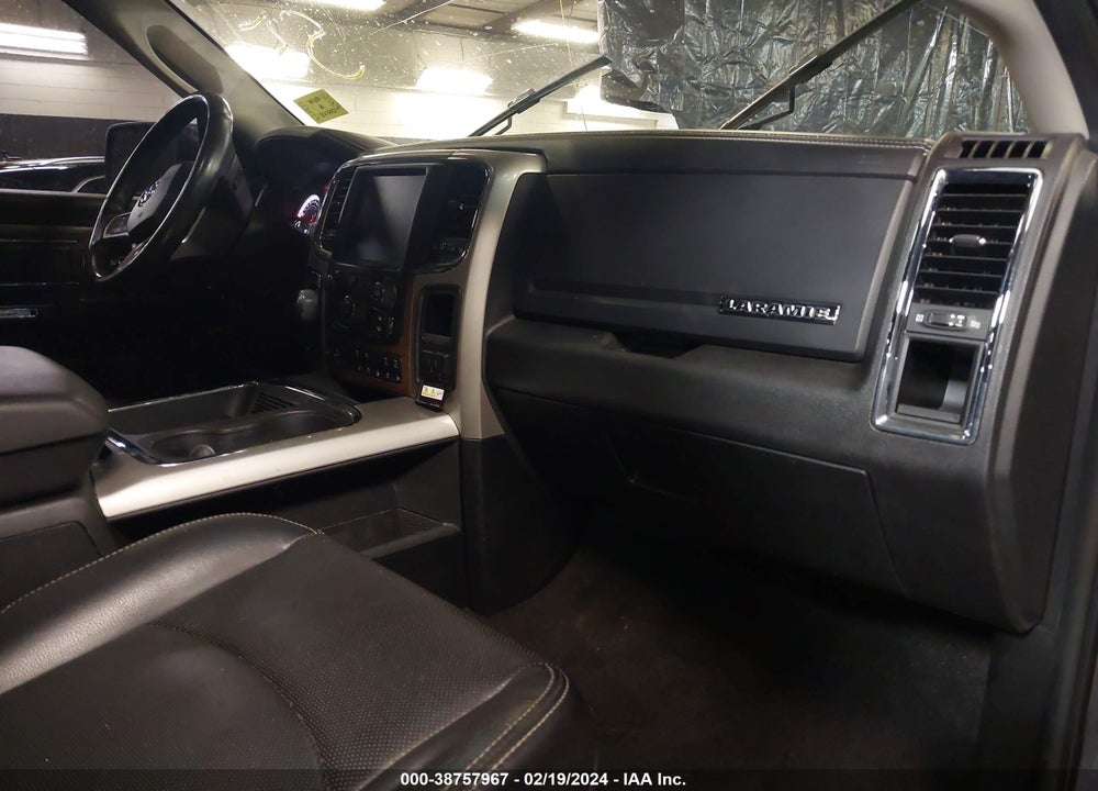 2017 RAM 1500 LAIE  4X4 5'7 BOX VIN: 1C6RR7NT0HS774944