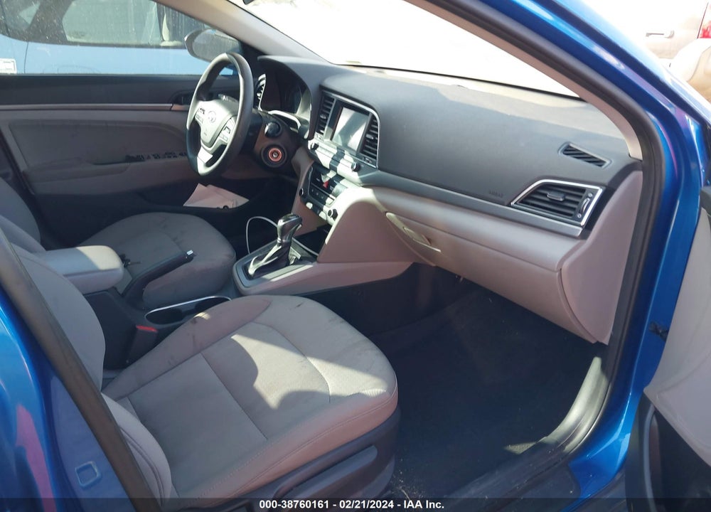 2017 HYUNDAI ELANTRA VIN: 5NPD84LF1HH116565