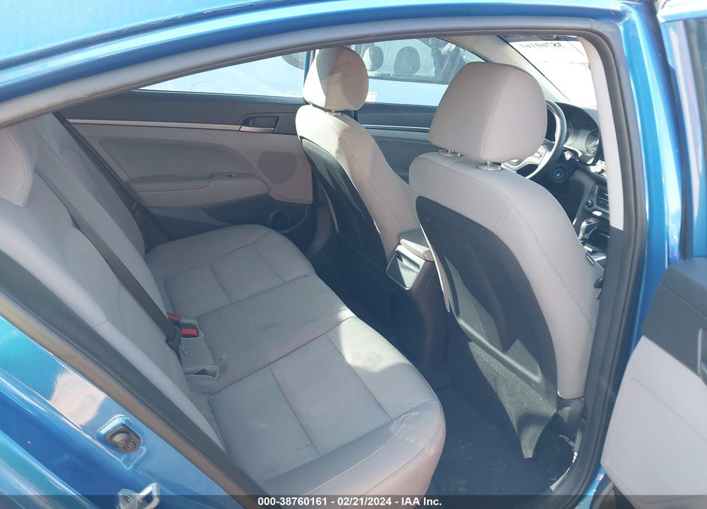 2017 HYUNDAI ELANTRA VIN: 5NPD84LF1HH116565