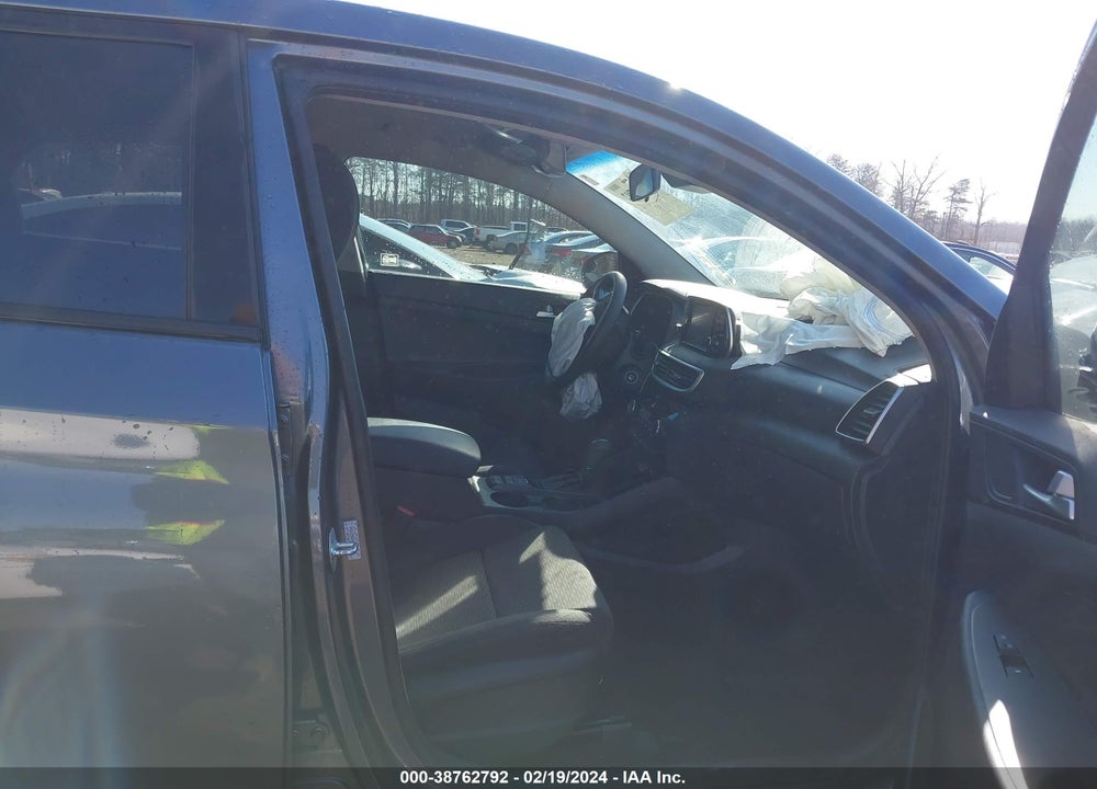 2019 HYUNDAI TUCSON SE VIN: KM8J23A49KU975427