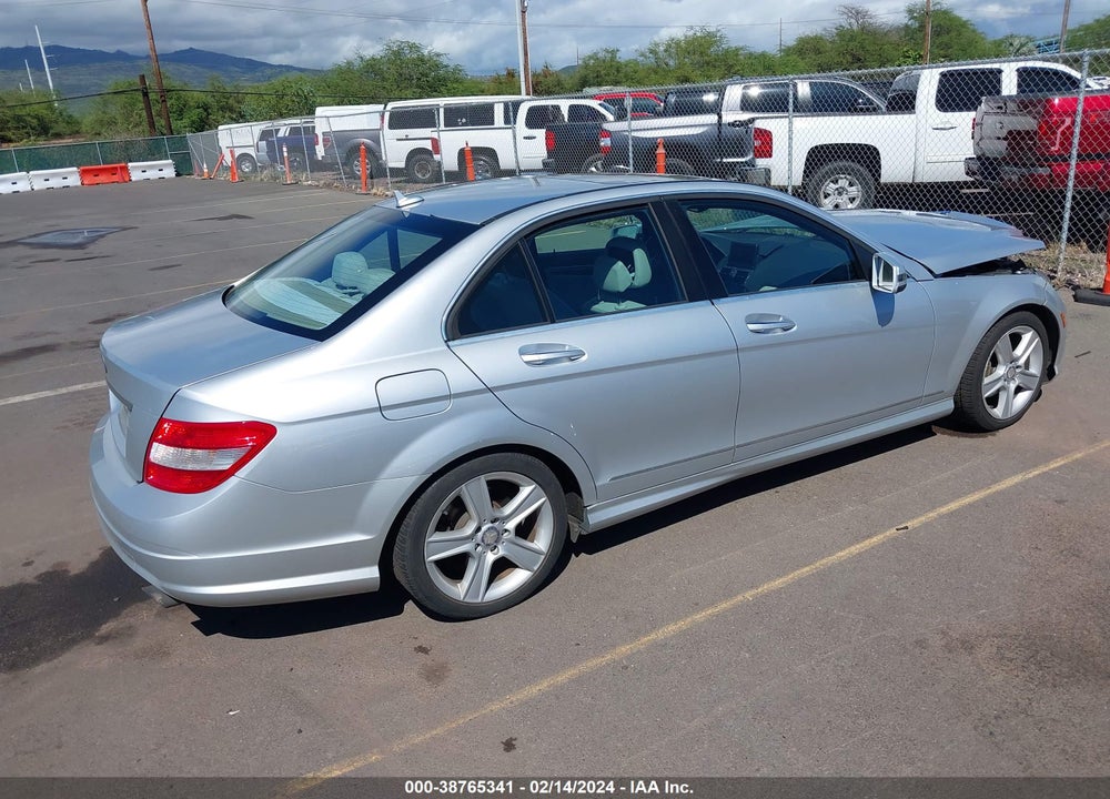 2010 MERCEDES-BENZ C 300 LUXURY/SPORT VIN: WDDGF5EB1AR091979