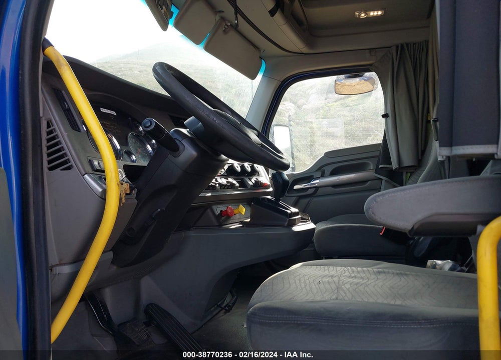 2017 KENWORTH T680 VIN: 1XKYD49X3HJ132694