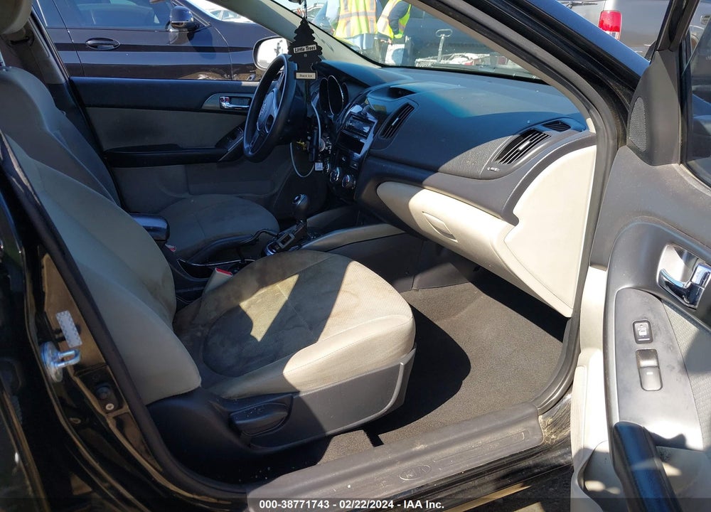 2013 KIA FORTE VIN: KNAFU4A2XD5655407