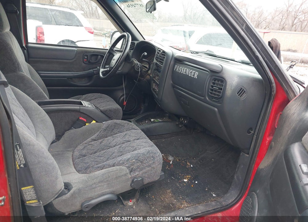 2002 GMC SONOMA SLS VIN: 1GTDT13W52K203083